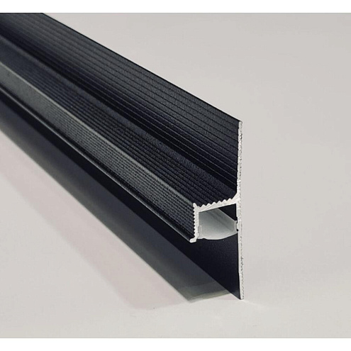 Плинтус потайной 50х15 мм 2,5м черный матовый : фотография 1